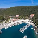 Апартаменты Glavani With Pool *