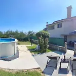 Glavani With Pool شقة