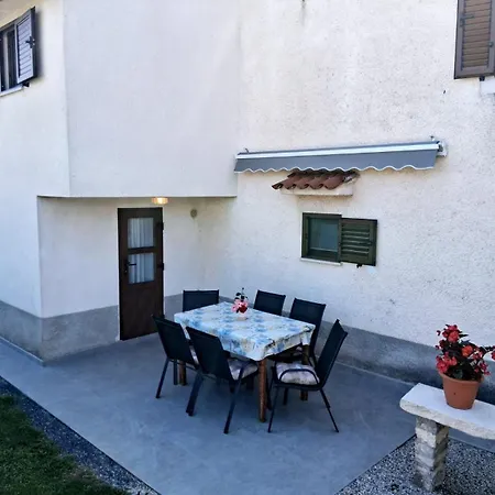 Glavani With Pool Apartament