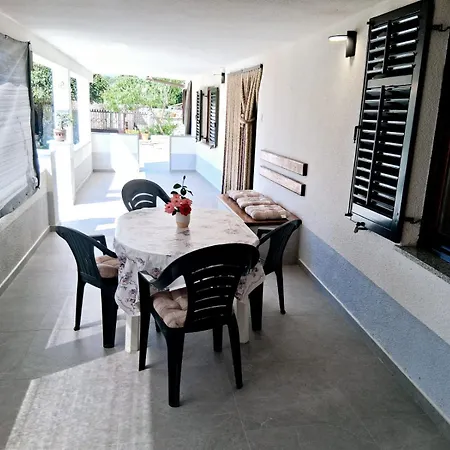 Glavani With Pool *