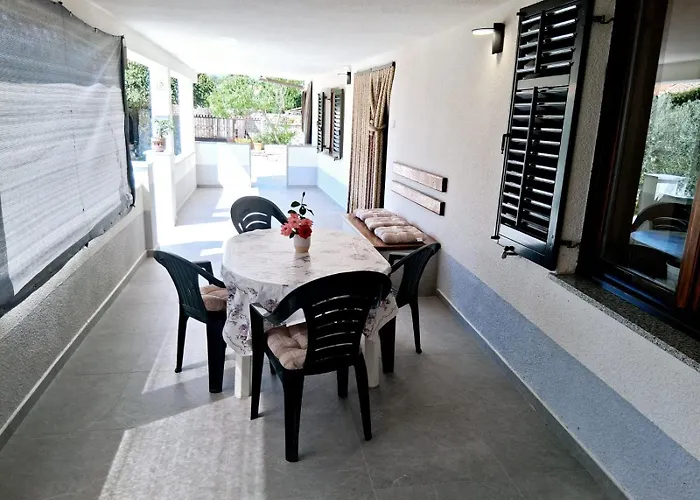 Glavani With Pool *