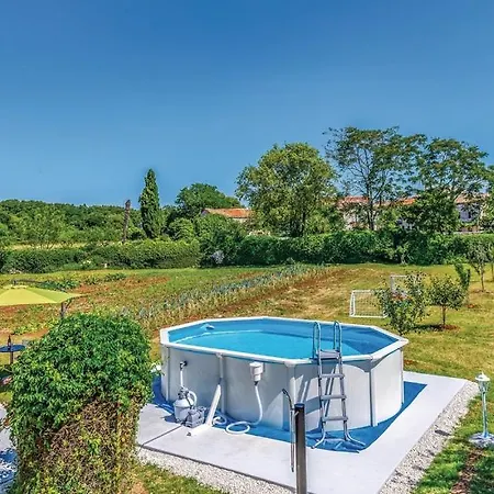 Glavani With Pool *