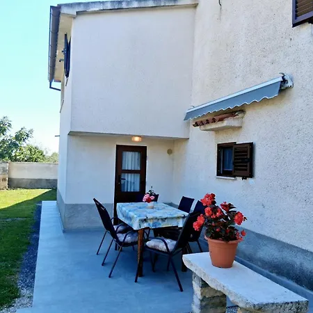 Daire Glavani With Pool Barban