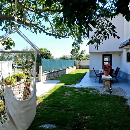 דירה Glavani With Pool