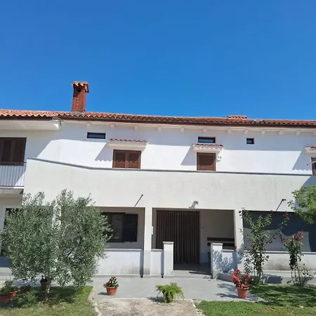 Glavani With Pool Daire Barban