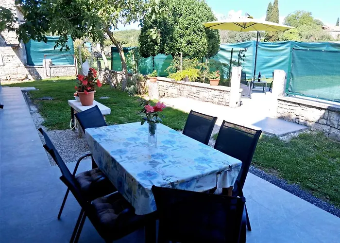 Daire Glavani With Pool *