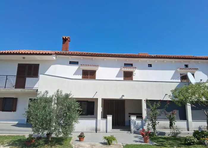 Glavani With Pool Daire Barban